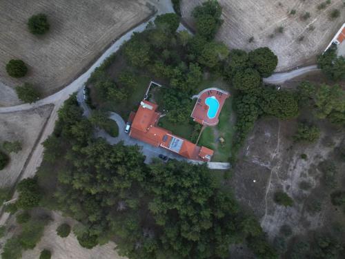 Πισίνα στο ή κοντά στο Quinta da Alentegria - 4 cottages met lounge en verwarmd zwembad van april tot eind september!