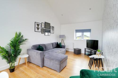 a living room with a couch and a tv at Lovely 1 Bedroom Flat with Free Off Road Parking in Chesterton