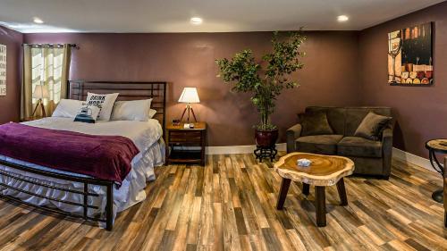 a bedroom with a bed and a chair and a table at The Rellik House in Central Point