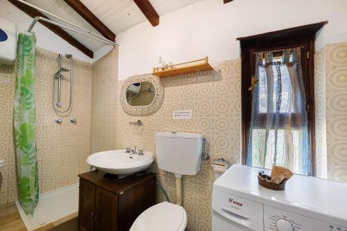 a bathroom with a toilet and a sink at La Dimora del Tempo Perduto in Castelvecchio di Rocca Barbena