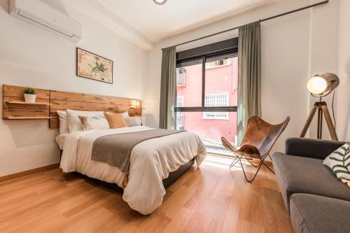 Industrial studio in the city center by REMS