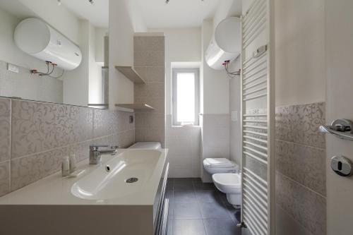 GuestHost - Bright Apartment - 650 m far from Arco della Pace