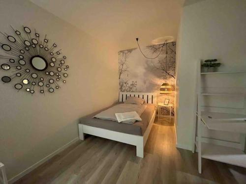 Säng eller sängar i ett rum på Modernes Apartment in unmittelbarer Uninähe