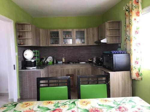 Kuchyň nebo kuchyňský kout v ubytování Bel appartement de 3 ch en plein centre ville