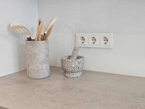 two vases sitting on a counter in a room at Ferienhaus Kitzenwiese in Friedrichshafen