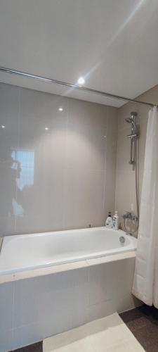 Un baño de BRANZ BSD Prime Location - BSD Central Business District & ICE BSD