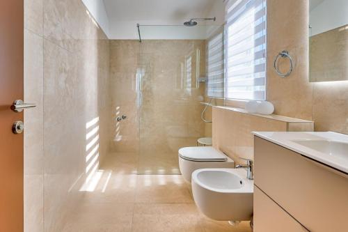 Vannituba majutusasutuses Villa with private pool, garden and seaview for max 11 Pers near Labin 5207-1