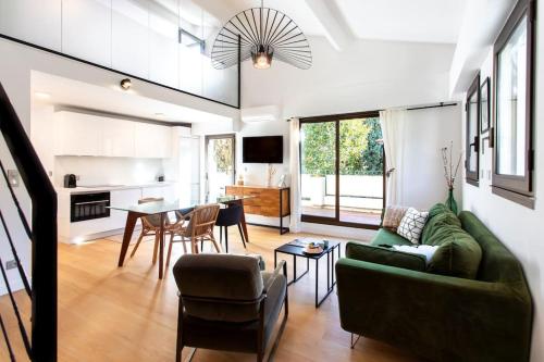 #11 Alex suite terrace parking AC 2 BDR 5mins to sea