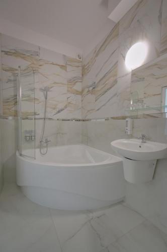 Ένα μπάνιο στο Hotel Sezam