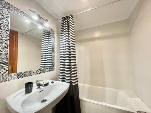 LaFrenchTouch - Céntrico con piscina junto al tren photo 23