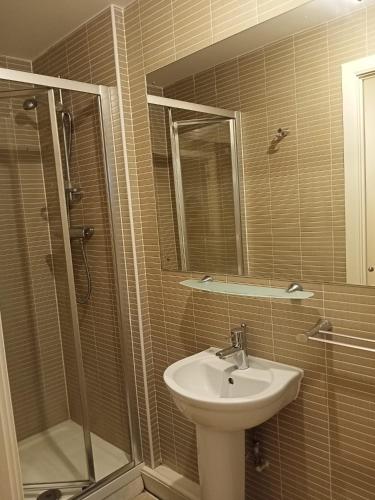 a bathroom with a sink and a shower at Highly Comfortable Home in Hatfield