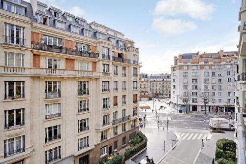 Parisian Charm Porte Maillot