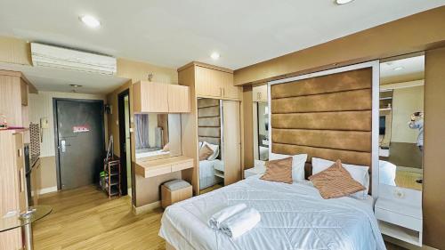 a bedroom with a large bed in a room at Tamansari Hive Cawang by Villaloka in Jakarta