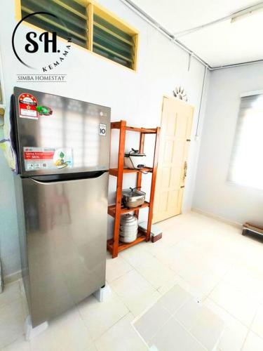 Kuchyň nebo kuchyňský kout v ubytování Simba Homestay Kemaman
