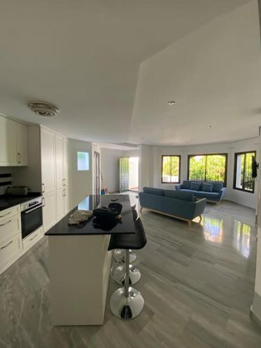 Beach (3mins walk) Apartment. Newly Renovated.