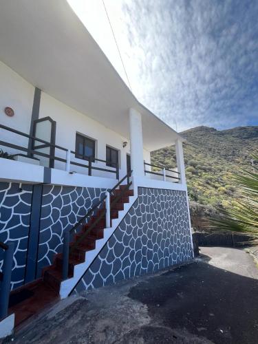 a house with a staircase leading up to a house at Apartamento Roque Las Campanas in Tamaduste