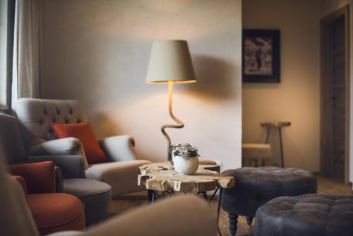 a living room with a lamp on a table at Living & Spa Vitalhotel Edelweiss in Neustift im Stubaital