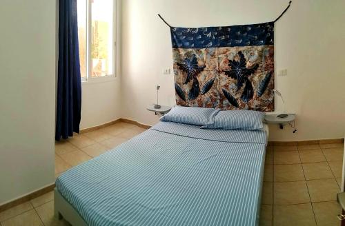 a bedroom with a bed with a pillow on it at Residencial Ilha do Maio App 101 in Santa Maria