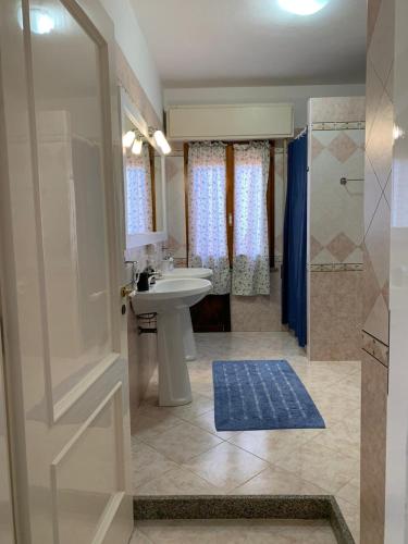 a bathroom with a sink and a shower at Casa Ubi in Quartu SantʼElena