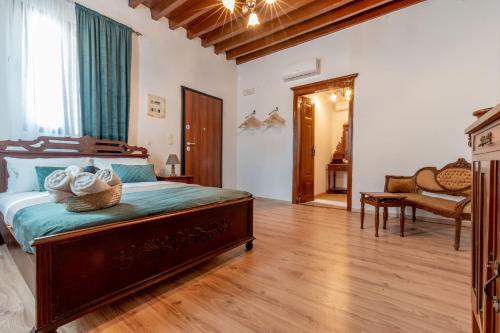 Gallery image of Mascot Memories in Rhodes Town