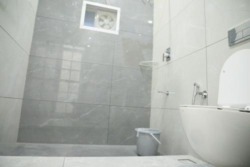 Ένα μπάνιο στο Beach Paradise, Bateen Beach Stay