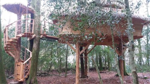 a tree house in the middle of a forest at Les hébergements insolites de Quénécan in Perret