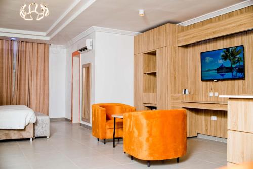 A seating area at 1401 Luxury Apartment