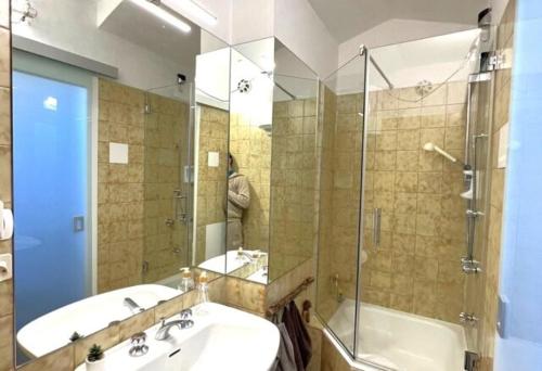 a bathroom with a tub and a sink and a shower at Monolocale Condominio Valleverde Fronte Piste in Sestriere