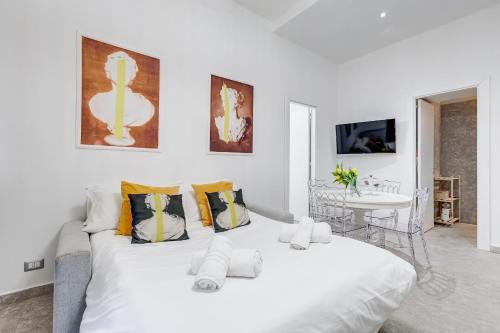 CRYSTAL TREVI FOUNTAIN - romedreamhome