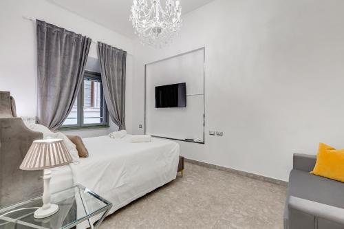 CRYSTAL TREVI FOUNTAIN - romedreamhome