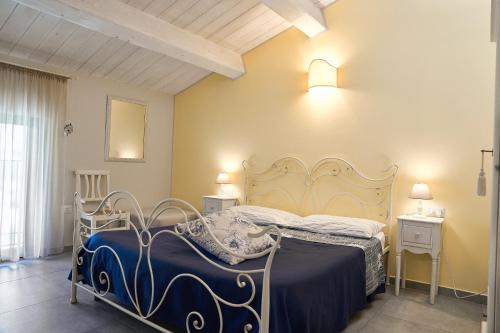 A bed or beds in a room at Il Fienile di Assisi