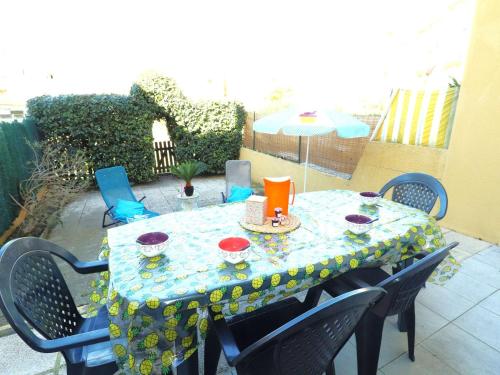 Photo de la galerie de l'établissement Charmant T2 avec terrasse, proche mer et commerces, classé 2 étoiles - FR-1-307-253, au Grau-du-Roi