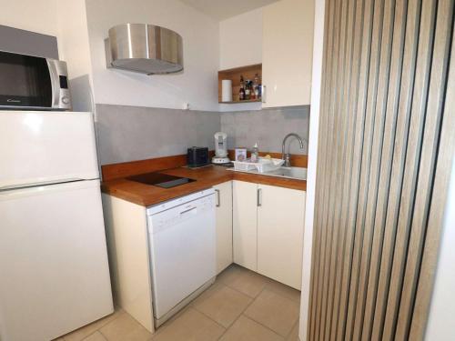 Photo de la galerie de l'établissement Charmant T2 avec terrasse, proche mer et commerces, classé 2 étoiles - FR-1-307-253, au Grau-du-Roi