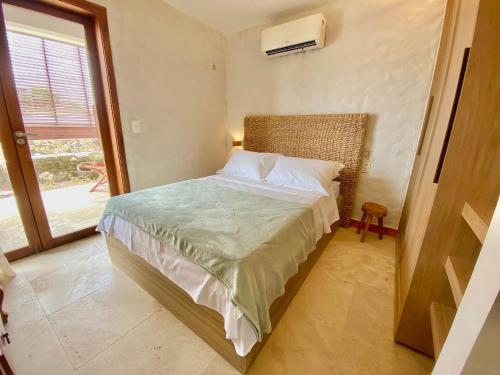 Tempat tidur dalam kamar di Taíba Beach Resort por Be My Guest!