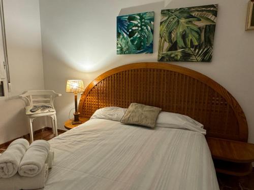 Un pat sau paturi într-o cameră la Apartamento La Bodega con PARKING GRATUITO