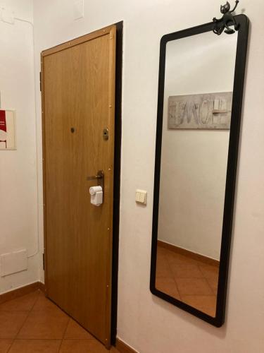 アルマカオ・デ・ペラにあるModern apartment@Armação de Pêraの鏡