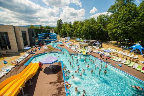 an overhead view of a swimming pool at a water park at Przystanek w kolorach świata in Jelenia Góra