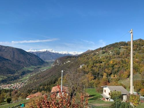 Kalnų panorama iš atostogų būsto arba bendras kalnų vaizdas