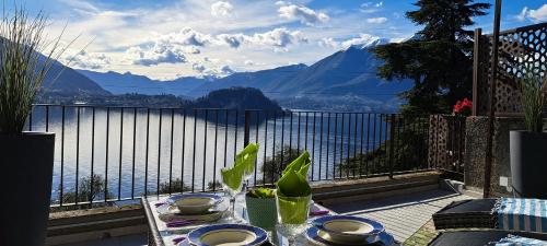 a table with a view of the water and mountains at Dream lake PANORAMA, garage in the center of Varenna in Varenna