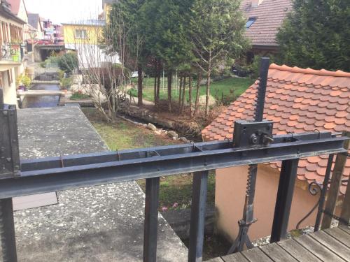 an aerial view of a yard with a house at Studio côté jardin in Ingersheim