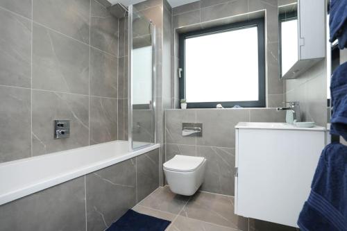 A bathroom at SoHot Stays Beach Haven Apt With Sea Views A Balcony & Free Parking