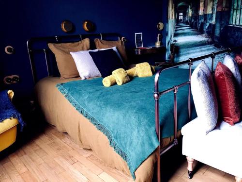 Ένα ή περισσότερα κρεβάτια σε δωμάτιο στο L'ancien Mystic ManOir DeDame