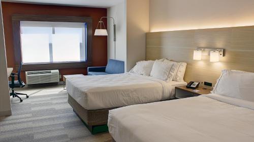 Katil atau katil-katil dalam bilik di Holiday Inn Express Spencer by IHG