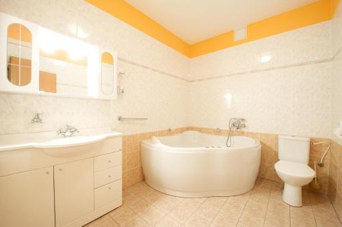 A bathroom at Hotel Roháč