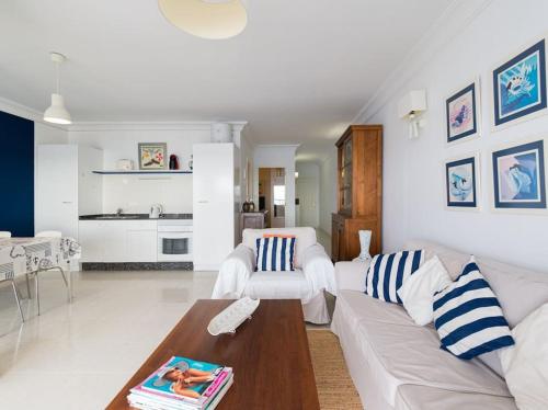 Los Erizos (Apartamento en primera Linea de mar)
