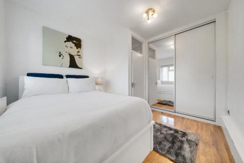 En eller flere senge i et værelse på ADINA 3 Bed Apartment Tower Bridge by London Bridge -Perfect For Long Stays