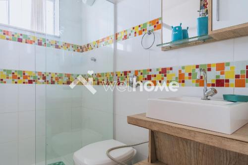 a bathroom with a sink and a glass shower at Apartamento a 300m da Praia do Forte em Cabo Frio in Cabo Frio