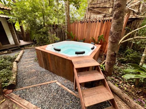 a jacuzzi tub in a garden with a ladder at VILA AMZ, 3 minutos da Praia do Lago! in Alter do Chao
