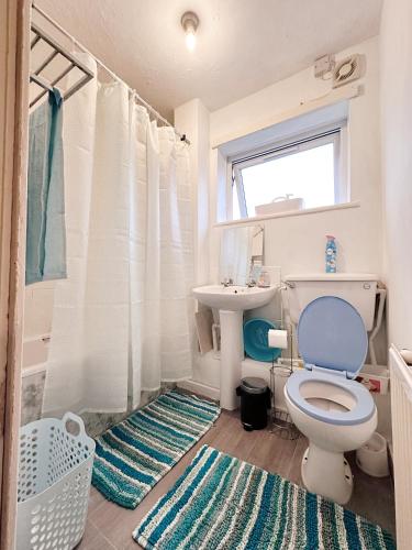 a bathroom with a toilet and a sink at Come n Go - Homestay in Birmingham
