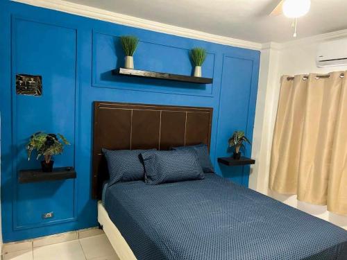 a blue bedroom with a bed with blue walls at Casa Peninsula in San Felipe
